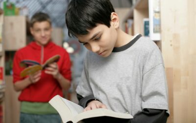 Fantasy czy literatura obyczajowa – co lepiej wciąga nastolatków?